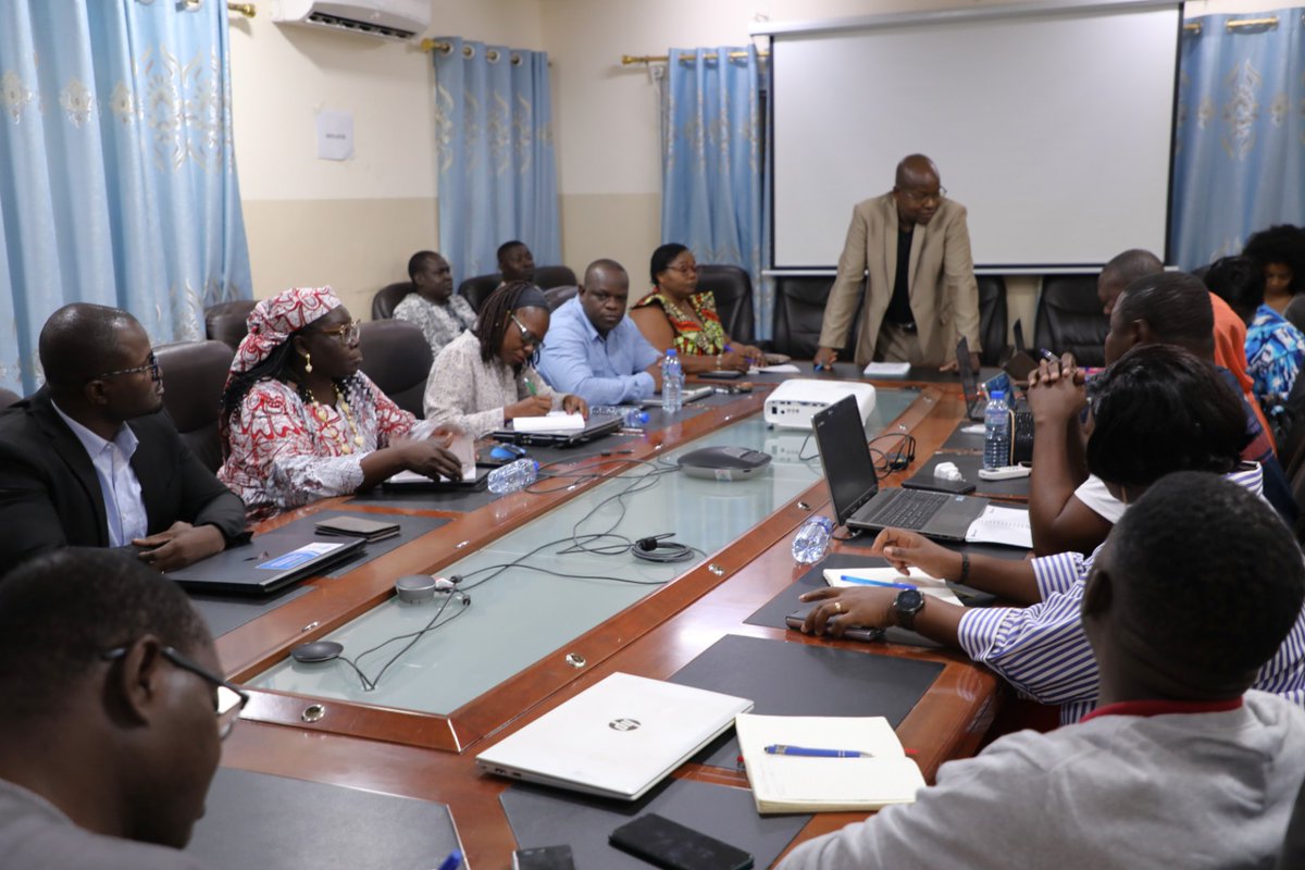 anvt_togo's tweet photo. Du 02 au 06 février, l'#ANVT accueille une mission d’échanges du Programme #DENVA, réunissant des Agences et Programmes Nationaux de Volontariat du Bénin, du Cameroun, du Congo-Brazzaville, de la RDC et du Tchad.
Lire la suite ici👇https://t.co/i1ZQYiYdHK https://t.co/HRHpLbKng2