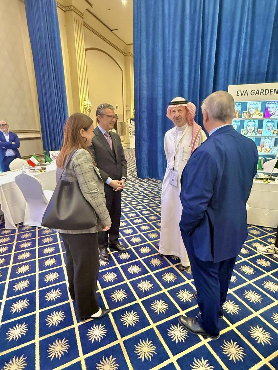 ItalyinKSA's tweet image. Amb. Baldocci inaugurated workshop “The Journey to Italian Beauty,” spotlighting 🇮🇹 as a #cosmetics superpower. With ITA Riyadh + Cosmetica Italia, sessions &amp;amp; networking boosted innovation, expertise exchange, &amp;amp; 🇮🇹–🇸🇦growth in a fast-scaling #Saudi market
#DiplomaziadellaCrescita