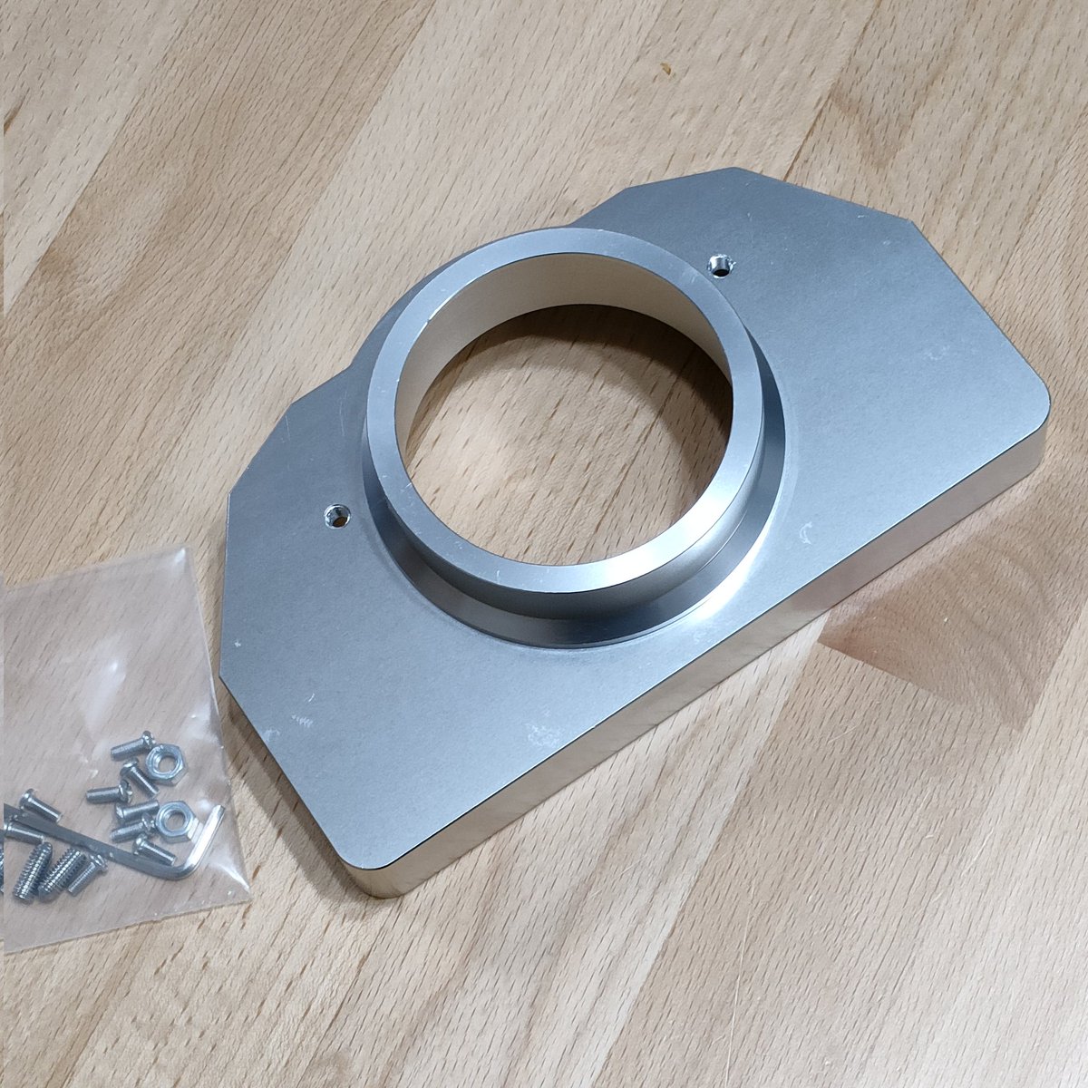 ロジクール G25のハンコンベースの中のフレーム？にクラック入っていて使い物にならない（＞﹏＜）
AliExpressで発注してしたスペアパーツが着弾しました！！
近いうちに治そうwww

<a href="/Genesis_Plan_A/">GenesisPlanA@SimGarage〜ジェネシス</a> さん
情報ありがとうございましたm(_ _)m