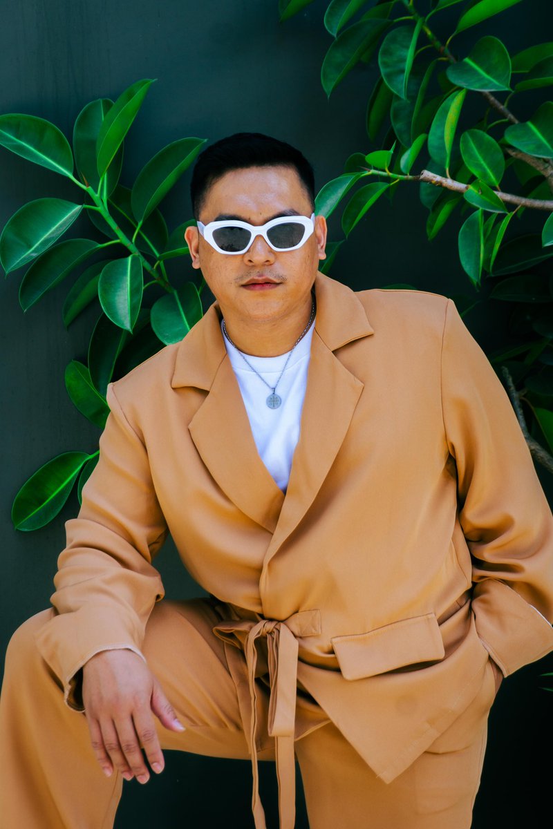 luckydsapio's tweet photo. photoshoot ni tito loki na walang tulog 🤨🐻 https://t.co/wFt3RVgjT0