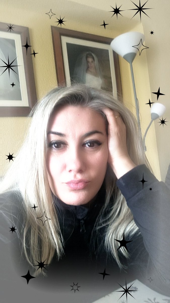 Por eso nunca guardes dentro lo que sientes.
Si sientes alegría, baila, canta, ríe, contágiala a tu alrededor.
Ser emocionales nos hace diferentes!
Nunca te canses - de lo que eres
-De lo que haces
-De lo que transmites

“ quien tiene magia, no necesita trucos “