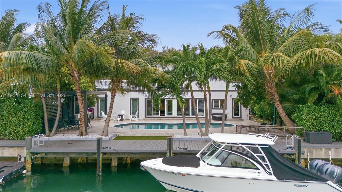 Linetherealtor's tweet photo. 🏡 ACTIVE | 📍 1895 NE 118th Rd, North Miami, FL 33181-3304
💲 3,799,000 |  🛏  5 bed  🛁  4 bath  | 0.22 acres

https://t.co/ChqaApqM6r https://t.co/Tjk9MThWAB