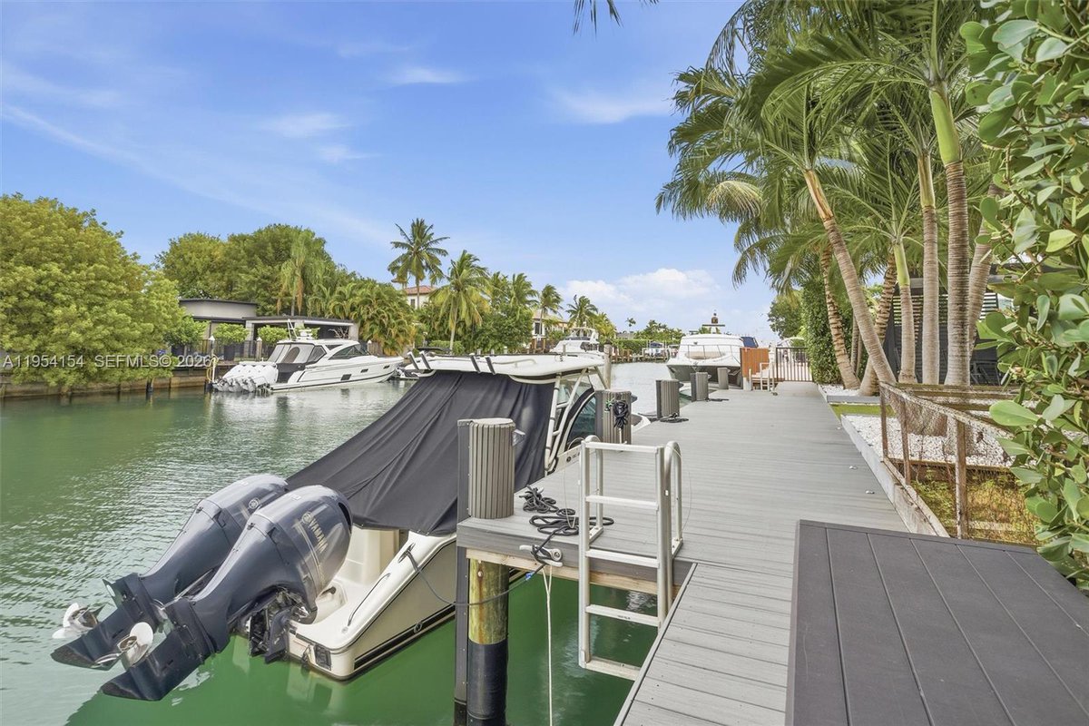 Linetherealtor's tweet photo. 🏡 ACTIVE | 📍 1895 NE 118th Rd, North Miami, FL 33181-3304
💲 3,799,000 |  🛏  5 bed  🛁  4 bath  | 0.22 acres

https://t.co/ChqaApqM6r https://t.co/Tjk9MThWAB