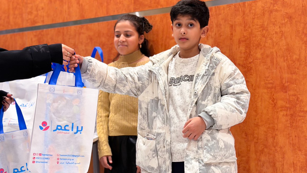 لقطات من يومنا في بوث جمعية براعم لتنمية الطفل ضمن فعاليات المهرجان،
وتشرفنا بزيارة الداعم رجل الأعمال الأستاذ شافي الزوين، إلى جانب تفاعل الأطفال واستفادتهم من الأنشطة التعليمية المقدّمة في البوث، في أجواء مليئة بالتعلّم والمتعة. 

#جمعية_براعم_لتنمية_الطفل