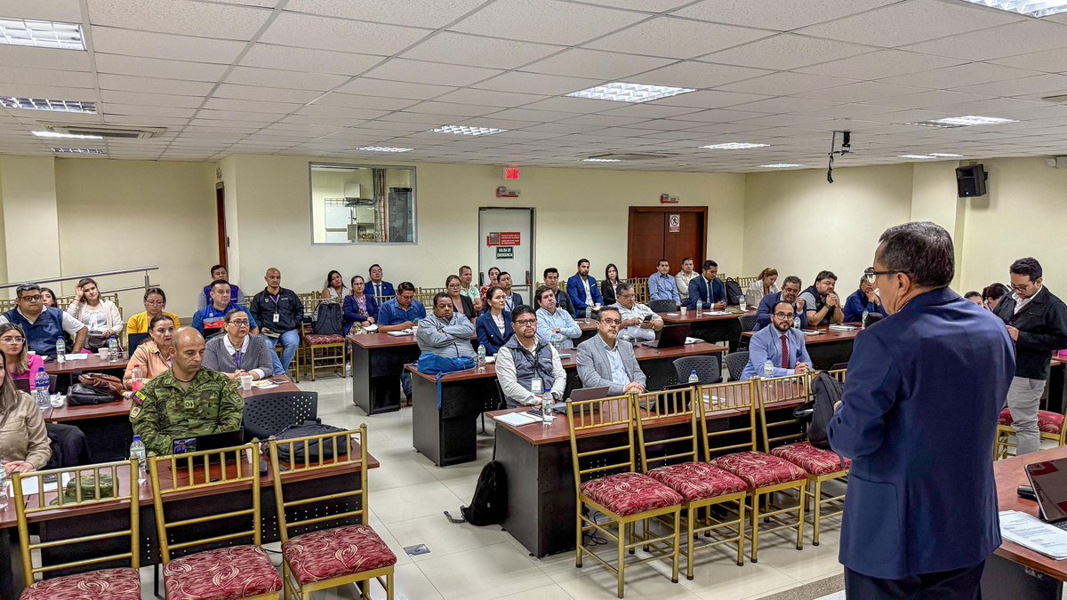 GoberElOro's tweet photo. El gdor. @JaimeSerpaEc participó en la capacitación sobre Metodología de Seguimiento de Compromisos de Gabinetes y Mesas Territoriales, junto a autoridades del Ejecutivo Desconcentrado a fin de fortalecer la articulación interinstitucional y cumplimiento efectivo de las acciones. https://t.co/Oylq23Dotq