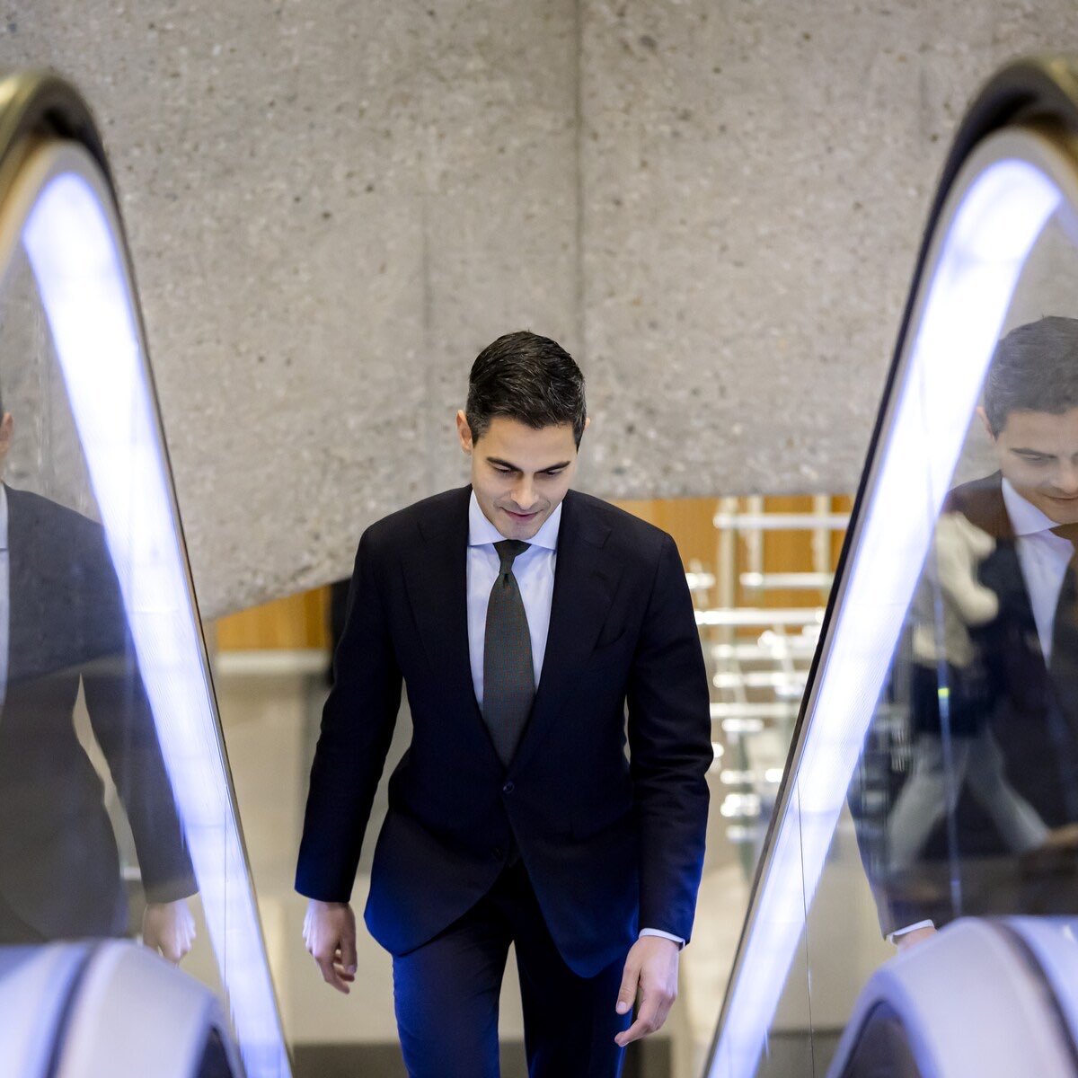 De plannen betreffende de AOW-leeftijd zijn natuurlijk voor niemand leuk. We moeten echter wel realistisch zijn, het probleem van vergrijzing wordt groter en groter en we moeten dat blijven kunnen dragen.

#debat