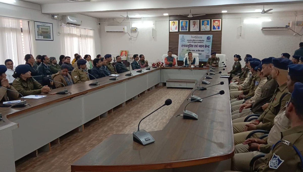पुलिसिंग में सकारात्मक बदलाव! 🧘‍♂️
मऊगंज में IG(प्रशासन)श्रीमती रूचिवर्धन मिश्र एवं हार्टफुलनेस के सहयोग से पुलिसकर्मियों हेतु ध्यान प्रशिक्षण।प्रदेशभर में लागू पहल के लिए MP पुलिस DGP श्री कैलाश मकवाना जी'हार्टफुलनेस चेंजमेकर अवॉर्ड' से सम्मानित।
<a href="/DGP_MP/">DGP MP</a> 
<a href="/mohdept/">Home Department, MP</a> 
<a href="/MPPoliceDeptt/">Madhya Pradesh Police</a>