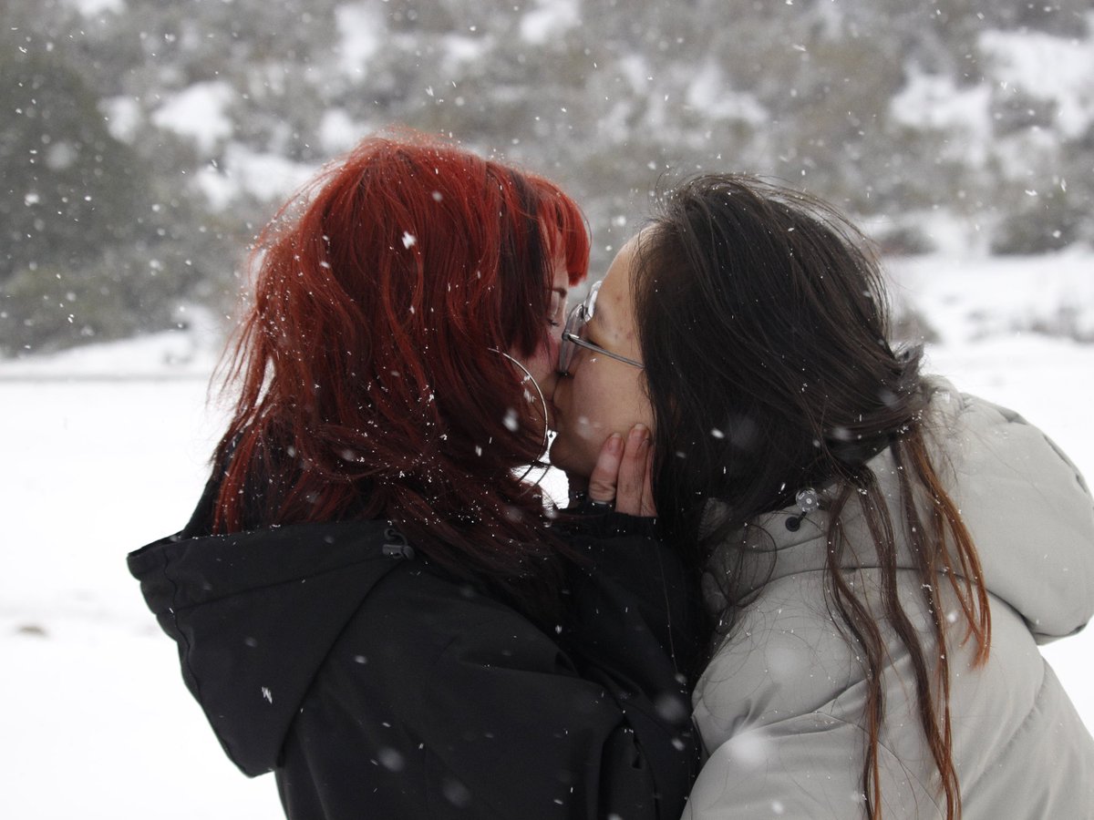 aida_delafuente's tweet photo. secuencia de un beso en la nieve🩵 https://t.co/GJdPoG1k5P