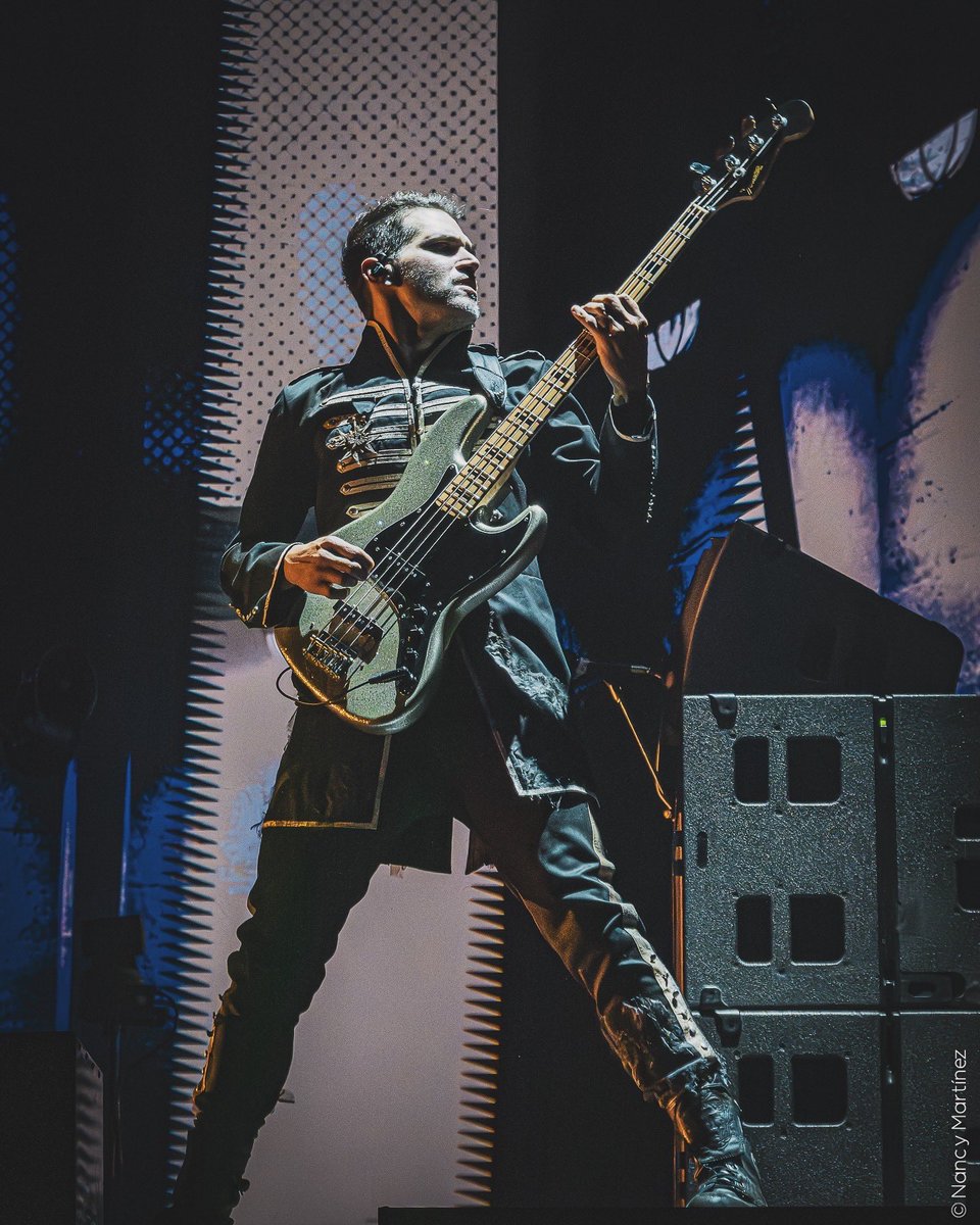 My Chemical Romance @ Estadio Tomás Adolfo Ducó 01.02.2026

📸 With a point &amp; shoot from the crowd. Making some noise for My Chemical Romance. 🖤🔥

#LongLiveTheBlackParade #MCRTour #TheBlackParade #MCRArgentina #MyChemicalRomance #GerardWay #FrankIero #MikeyWay #RayToro