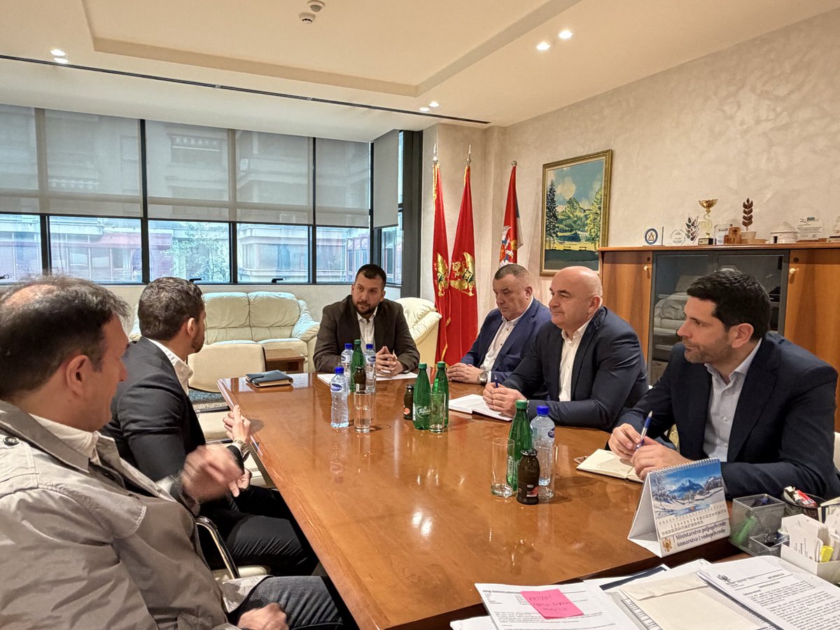 📢 Ministar Vladimir Joković sastao se sa delegacijom Hipers Consulting.

🤝 Razgovarano je o saradnji i investicijama u poljoprivredu Crne Gore, jačanju domaće proizvodnje i podršci lokalnim proizvođačima.

➡️ Istaknuta je spremnost institucija za dalju podršku razvoju sektora.