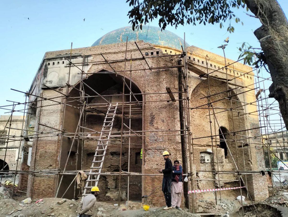 developingpak's tweet photo. Restoration work is in progress at Neela Gumbad.
© Walled City Lahore Authority
#walledcityoflahore #neelagumbad #restorationwork #heritageinfocus #Lahore #Punjab #Pakistan 🇵🇰 https://t.co/2GEWPzR13v