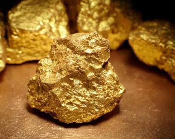 wembi_steve's tweet image. #or #Gold | #MarketTrends price | Le gramme d'or enregistre une hausse de prix sur les marchés internationaux durant la semaine du 2 au 7 février 2026 en se négociant à 163,31 dollars américains contre 153,29 USD la semaine précédente, Soit une augmentation de 6,53%.