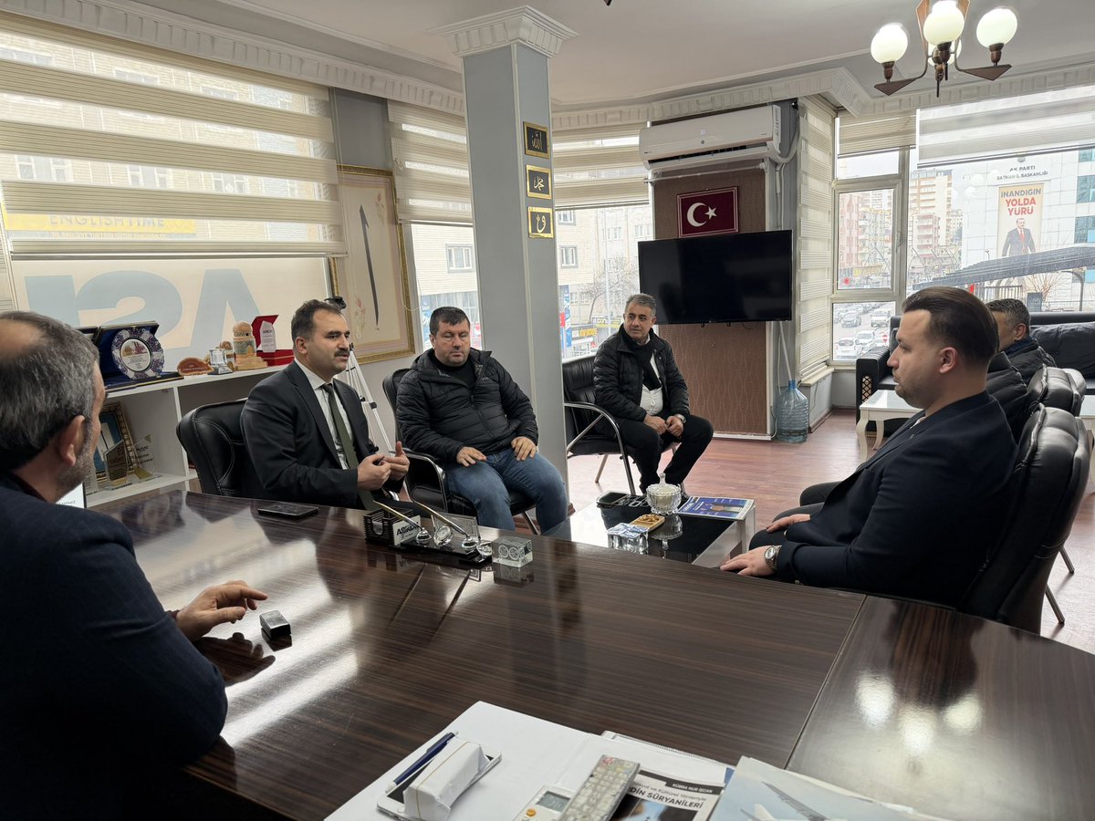 askonbatman's tweet photo. Batman il tarım ve orman müdürü Necdet TUNCER şube başkanımız @selmannasiroglu na iade-i  ziyaretinde bulundu,nazik ziyaretleri için kendilerine teşekkür ederiz. https://t.co/d6XzNArj2M