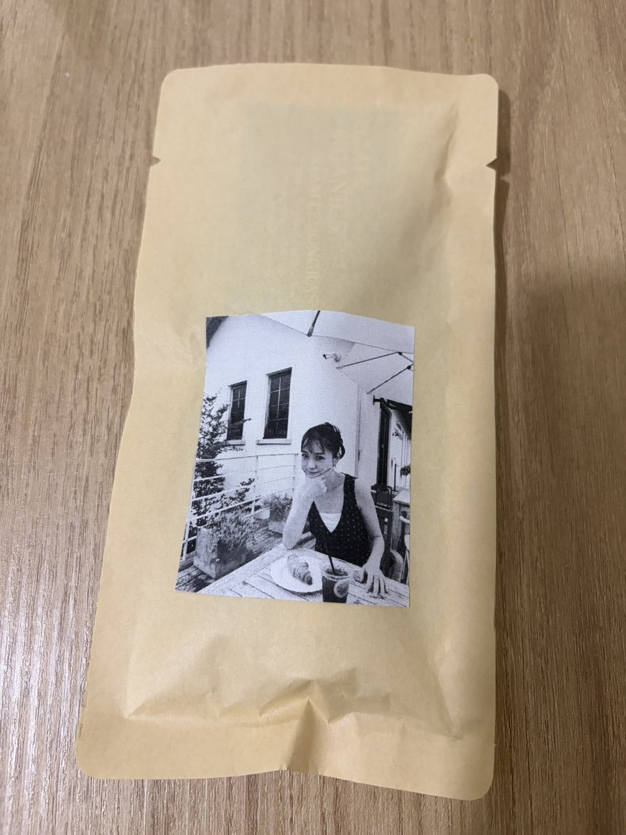 昨日夜勤行ったらロッカーに貼られてて可愛すぎて嬉しいんやけど、誰からのプレゼントなのか分かんない…｡笑