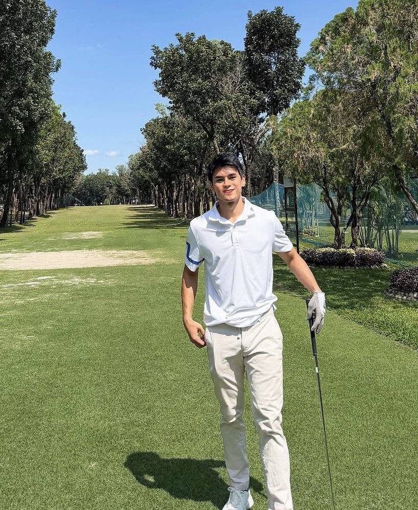 PopPlanet_'s tweet image. Dustin Yu Shows Off Golf Skills in New Photos.