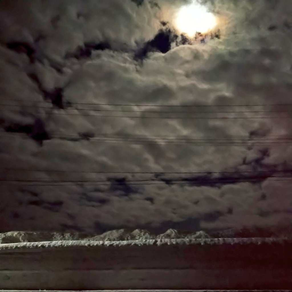 めっちゃ天気いい夜だ！！
雪の壁と空しか見えん今日この頃。