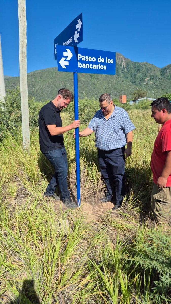 ¡Gran noticia! 🎉 Hemos instalado toda  la cartelería indicadora de calles en el nuevo Barrio Coop 6 de Noviembre, ¡un paso más hacia un entorno más organizado y amigable! 🚦🌟 Gracias a todos por su apoyo. Sigamos construyendo juntos un barrio más bonito! 💪🏽🏡