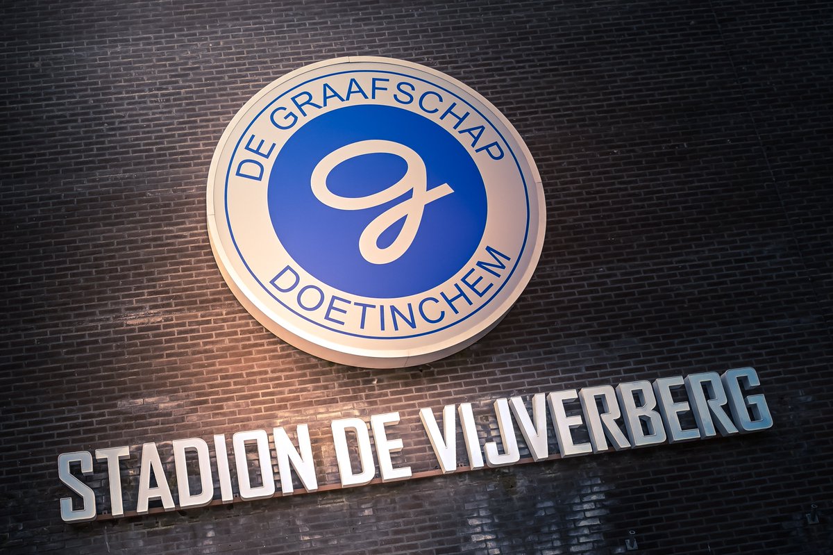De tuchtcommissie betaald voetbal van de KNVB heeft De Graafschap een straf opgelegd van één uitduel zonder publiek.

Als gevolg hiervan mogen er geen kaarten verkocht worden voor ons duel bij Jong PSV.

Lees meer op onze website:
degraafschap.nl/nieuws/de-graa…

#SamenDRAN #VeurAltied