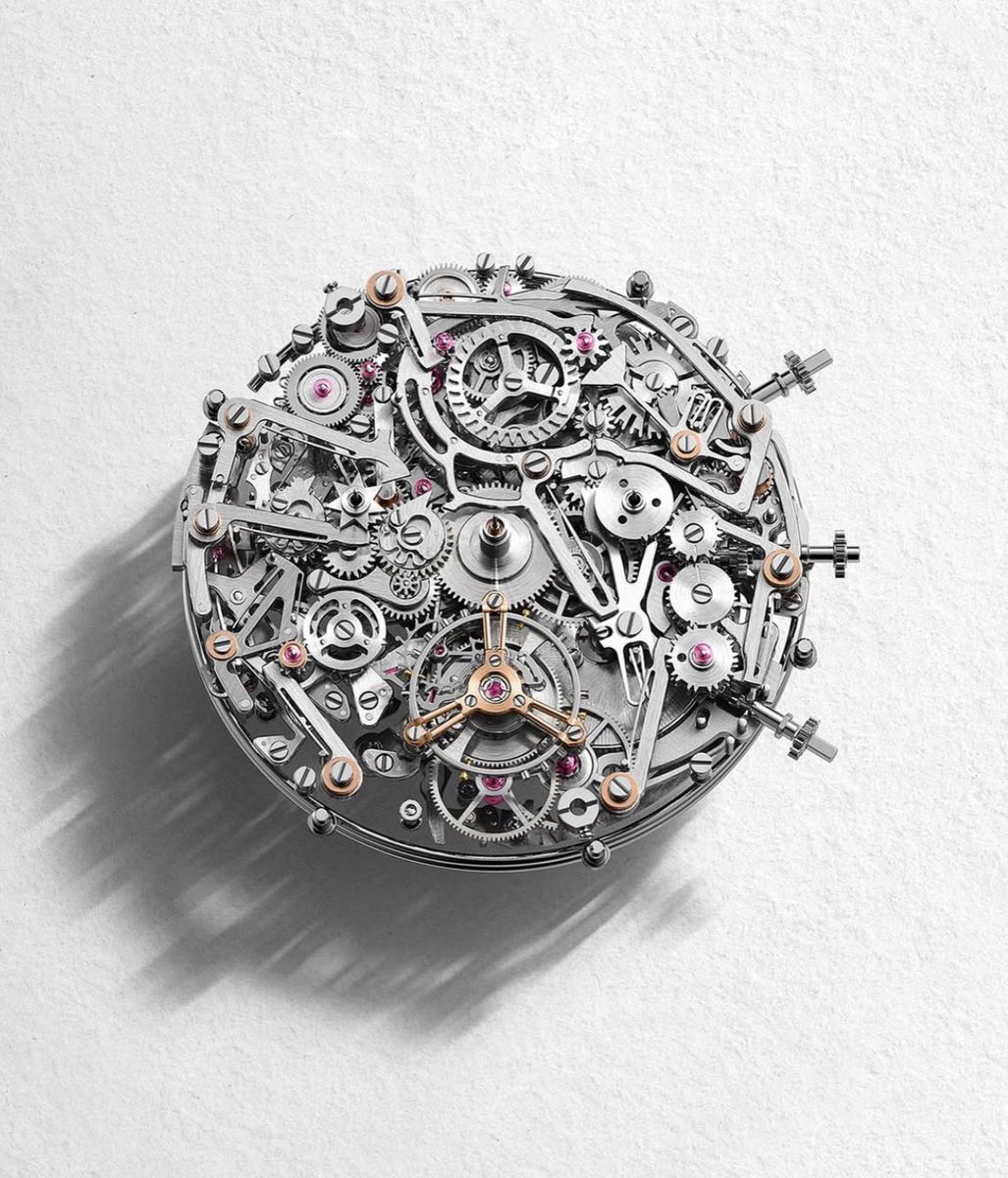 secondemorte's tweet photo. Dans sa lancée de nouveautés, Audemars Piguet dévoile une montre de poche complètement folle :

La « 150ème héritage », une montre ultra-compliquée de 50mm intégrant 30 complications dans la même boîte.

Une véritable œuvre d’art mécanique ⚙️ https://t.co/zRz1T4hmjM