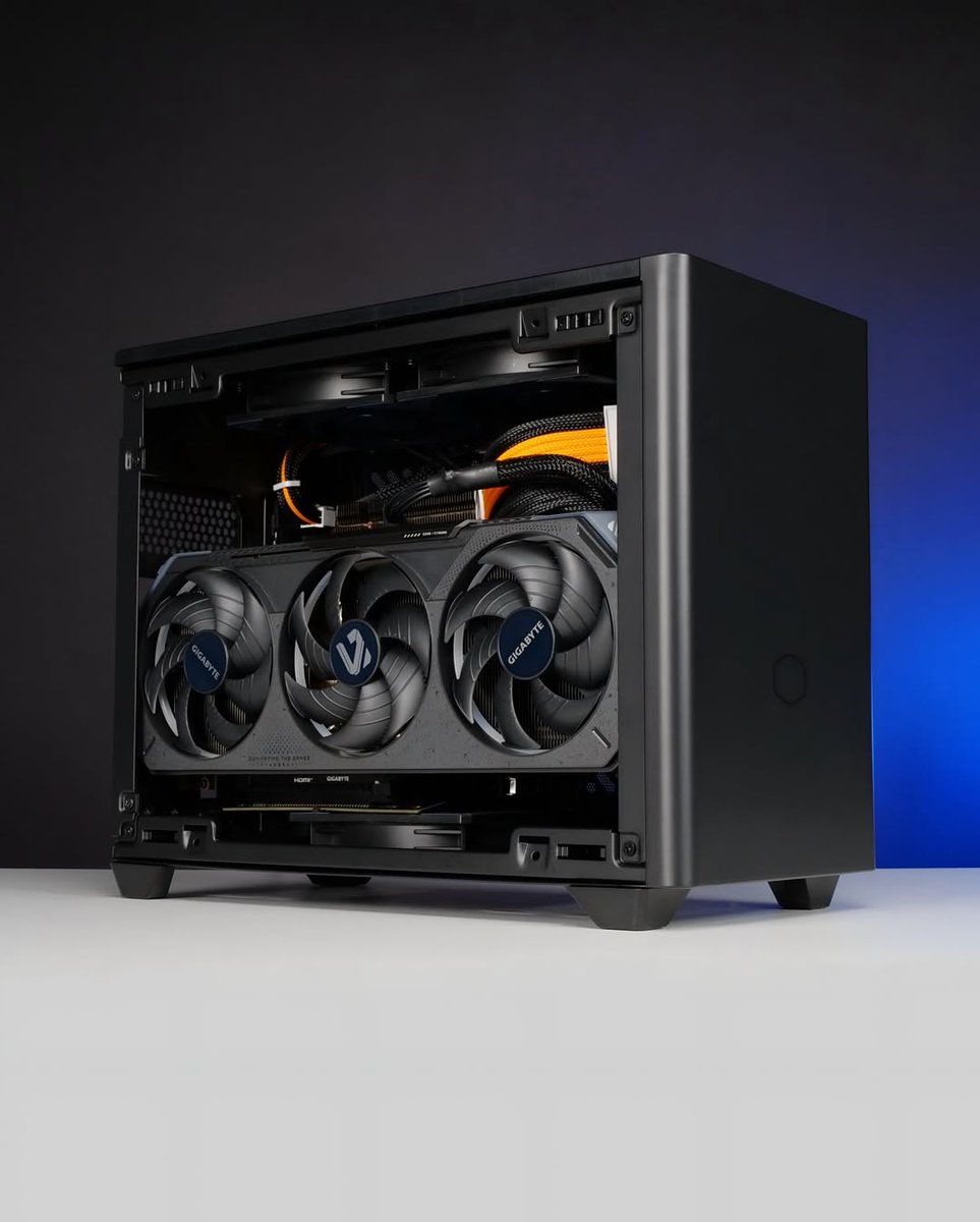 GIGABYTE_DE's tweet image. GIGABYTE AORUS AERO GiMATE AI TOP GAMING POWER 😎

Dank an 💘🛠📸🎥💻: @ battlerigs @ aorus_uk

#GIGABYTE #AORUS #pcbuild #pcmr #SetupGoals #VibeCheck