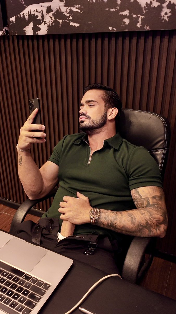 I love attention… from the right people 💕