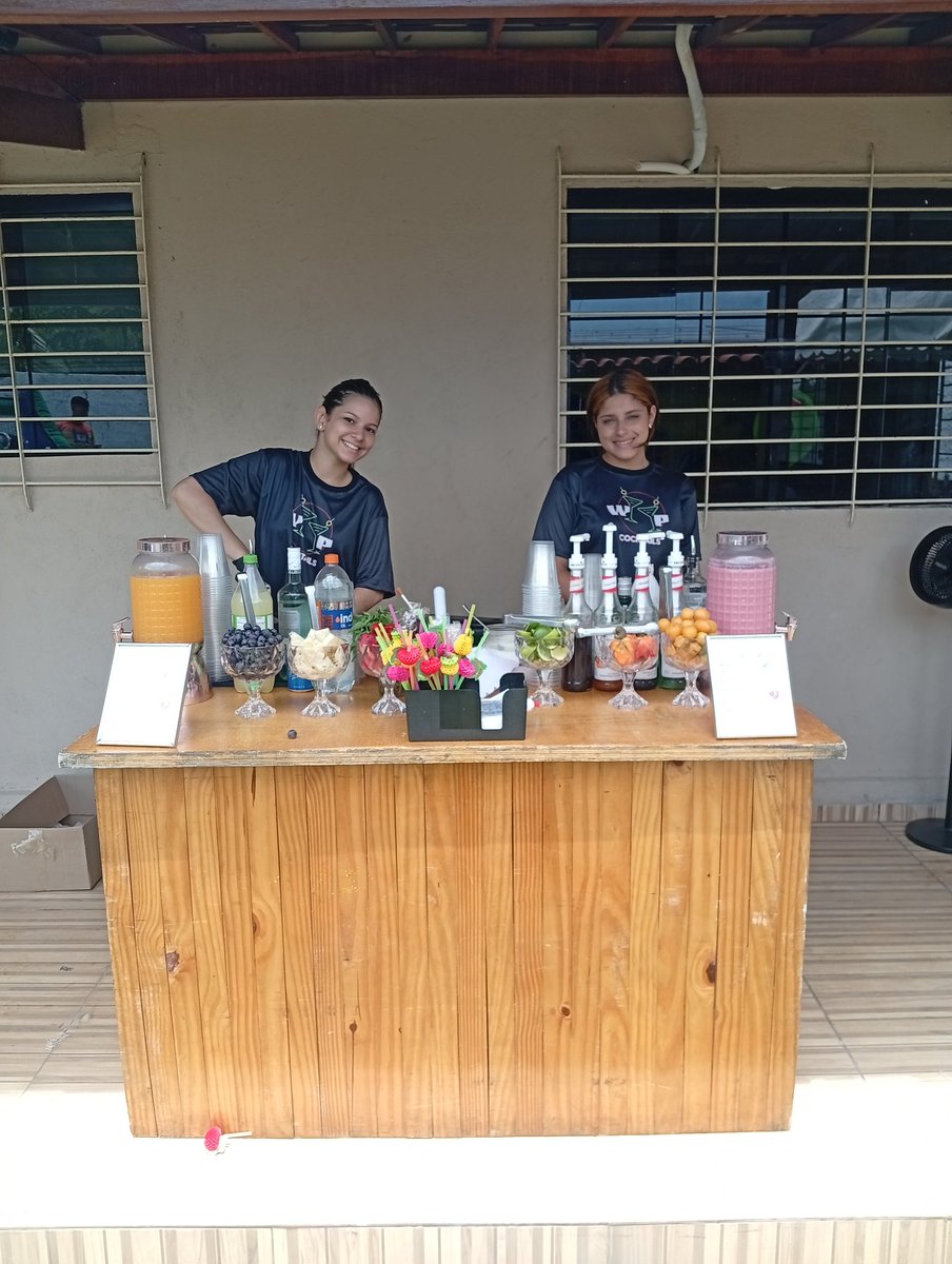 williamsbarman's tweet photo. Os  Bartenders Williams e Paulo, que deram um verdadeiro show 🍸🔥
🍹 Caipirinha e caipirosca
🍹 Sex on the Beach, Mojito e Morisco
🍓 Coquetel de frutas vermelhas (carro-chefe)
🥤 Diversos sabores de soda italiana
🍹 Drinks sem álcool https://t.co/58DJLgFFpB
