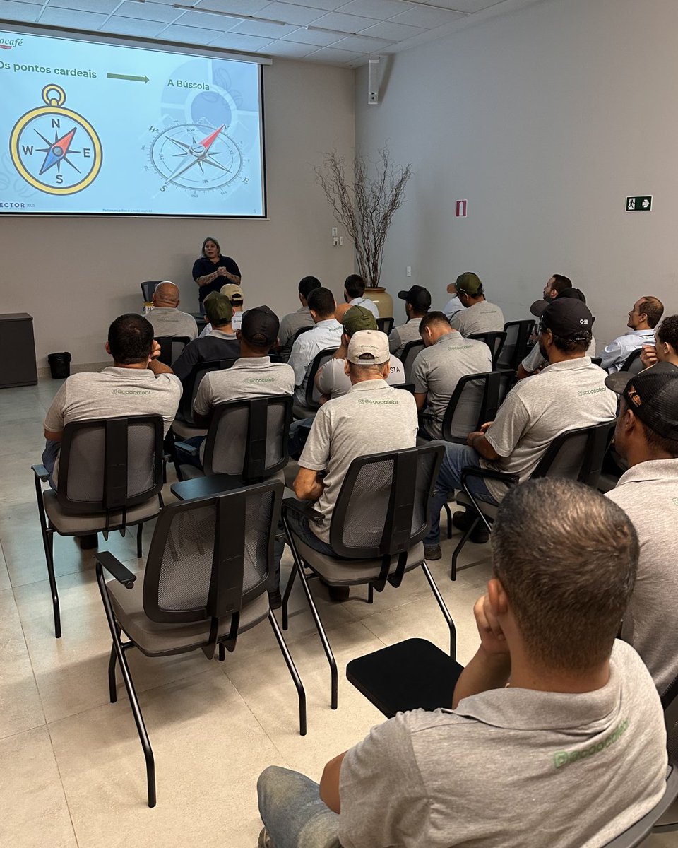 coocafebr's tweet photo. 🧭 Quando todos caminham na mesma direção, o resultado aparece. 

O Workshop de Processos e Melhorias Operacionais, no Armazém Coocafé Areado, foi mais um passo importante na construção de uma operação cada vez mais eficiente, alinhada e preparada para os desafios do dia a dia. https://t.co/UNzRXEFX8r