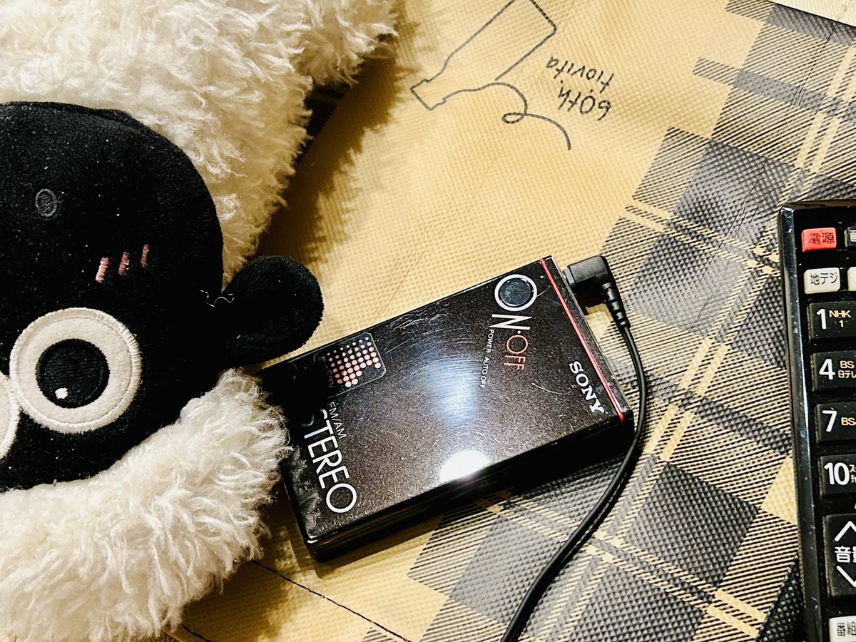 Ys112Ngt's tweet photo. 冬の中波リスニングは #SONY #SRF12 で📻
80'sテイストなデザインと高感度 高音質な愛されラジオです☺️ https://t.co/MG1okSSY2M