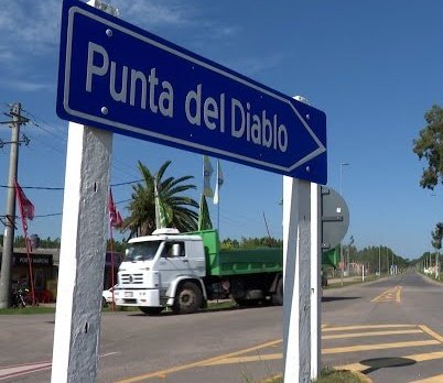 infcentral's tweet photo. #Urgente | Punta del Diablo
El presunto secuestro difundido en redes no existió.

El @Minterioruy confirmó que se trató de una broma entre dos niñas .

Tras averiguaciones policiales y entrevistas en la zona, no se constató ningún delito y no hubo denuncia. https://t.co/e40Rgs87rY