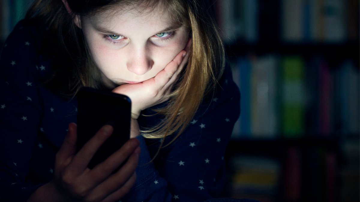 TryggareSverige's tweet photo. Hur barnsäkrar vi digitala mötesplatser? Inbjudan till webbinarium 10 februari med Polismyndigheten och företrädare för näringslivet https://t.co/ACj50fL1KA https://t.co/KTRze2THQ0