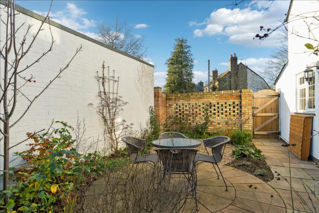 🏠High Street, Pirton, HITCHIN, Hertfordshire, SG5 3PU🏠
💷GUIDE PRICE £450,000💷

🛏Welcome to this charming three-bedroom semi-detached cottage centrally situated in the popular and picturesque village of Pirton🛏

stonegate-estates.co.uk/Property/Detai…