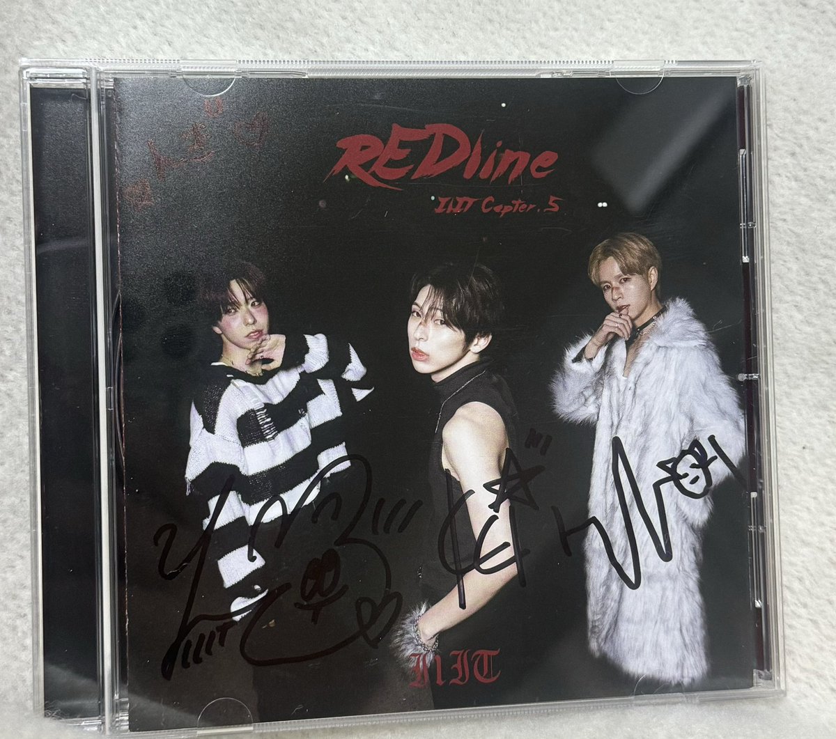 RED lineリリース日に、CDサインもらえて嬉しかった☺️ #REDline