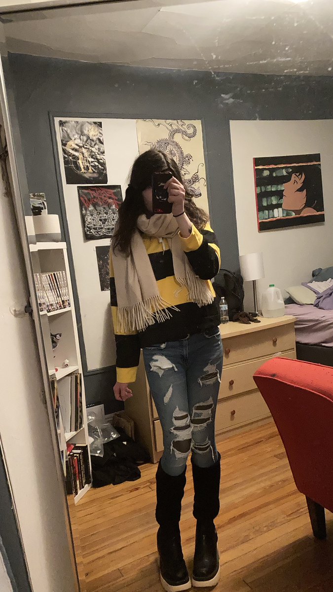 caroline 🖤🌺🌸💕 tweet media