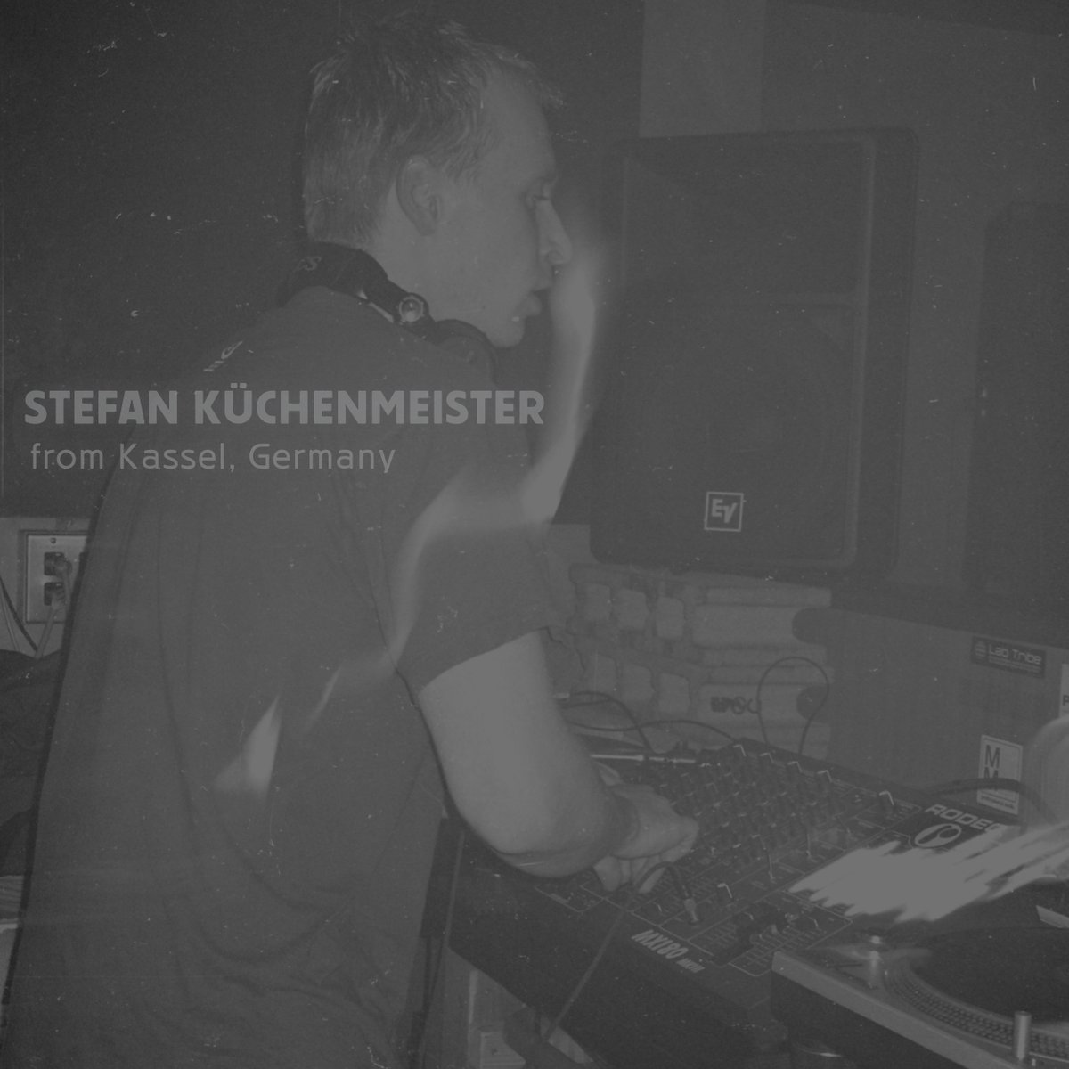 abendkollektiv's tweet photo. 今月は、ドイツ・カッセルからTOKTOKのメンバー、またZOKZOKの首謀者でもある、STEFAN KÜCHEMMEISTERを迎えたテクノパーティーを、21日（金）に宇都宮popyyy.lab、27日（金）に青山蜂、28日（土）に北千住Outputと3ヶ所で行います。
https://t.co/lOyfJjzc5r https://t.co/qWm3lAgET4