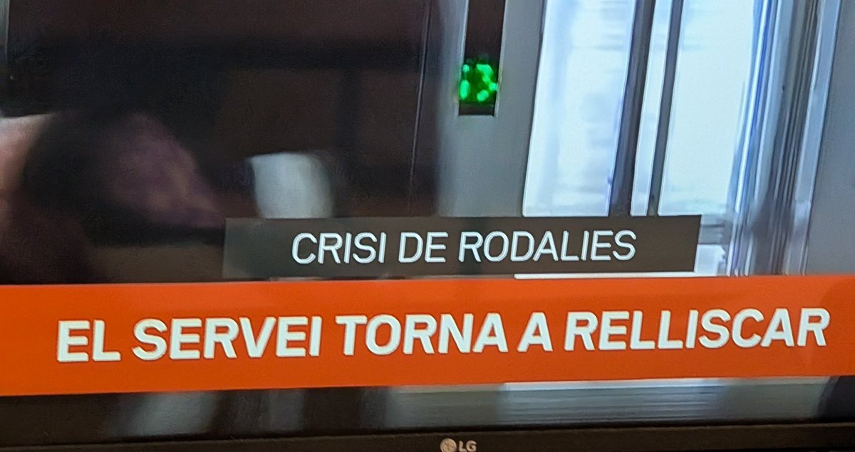 poqueque's tweet photo. Bravo per l'encarregat dels subtitols del Telenotícies https://t.co/oK5nN6Dvyd