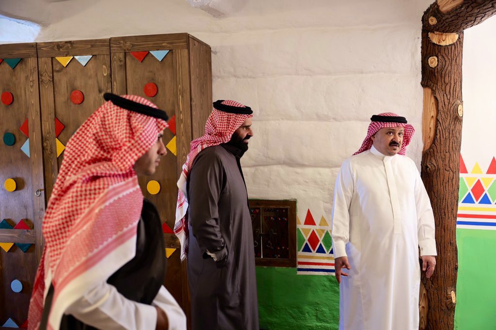 sarat_abedah's tweet photo. زار رئيس بلدية سراة عبيدة @benhemrah اليوم قصر ابن خماش الأثري بمركز العسران، يرافقه مدير الخدمات، حيث اطّلع على معالم القصر وبحث سبل دعم البلدية للحفاظ على هذا الإرث الوطني وتعزيز البُعد التاريخي 🏛️✨
#أمانة_منطقة_عسير
#بلدية_سراة_عبيدة https://t.co/7RupHADYX3
