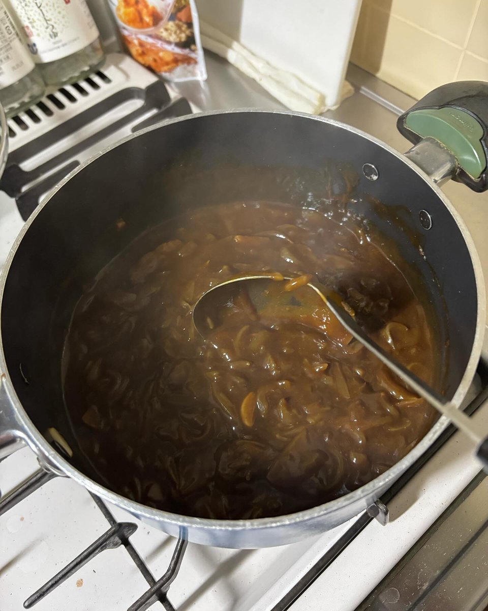 ayahi1129's tweet photo. キャリンおすすめの濃いカレー作ってみた。
確かに美味しい。
S&amp;B好きだし。
肉は何故か黒毛和牛のステーキ肉。
柔らか！

#濃いカレー #sandb #エスビー https://t.co/wJOYqQ0Ocy
