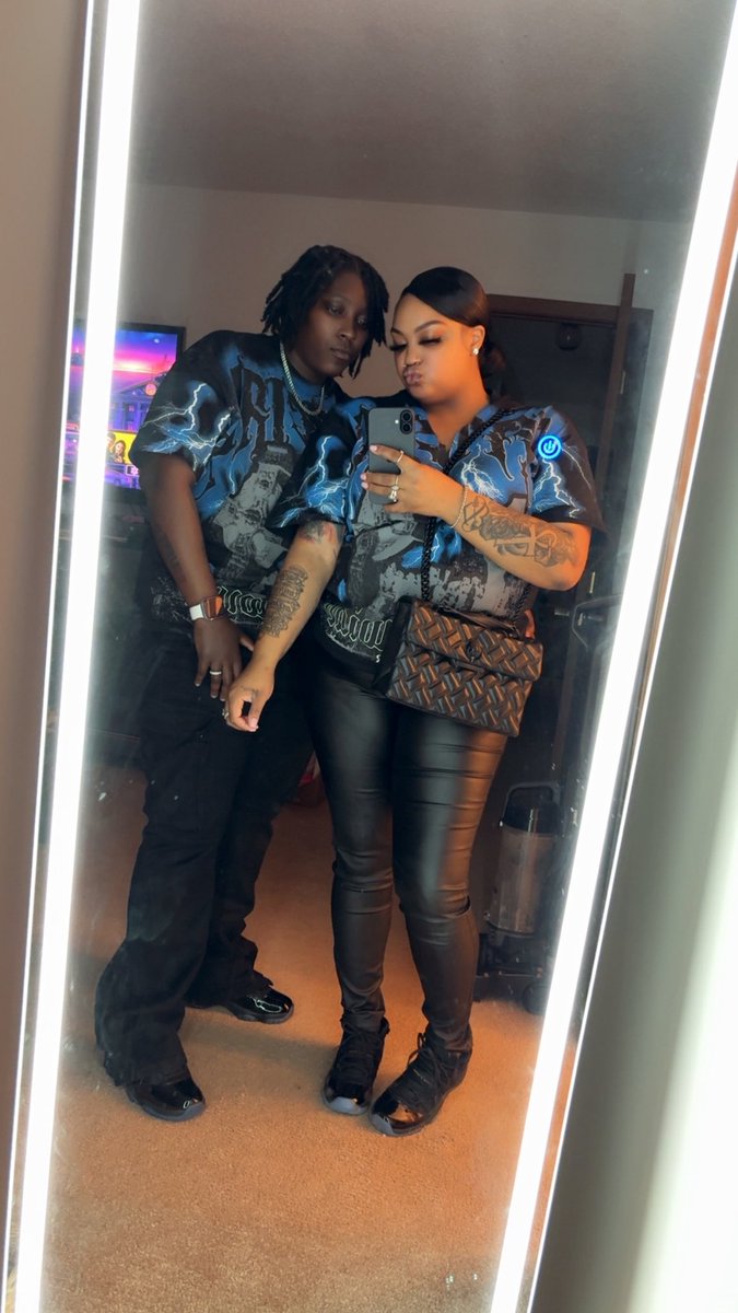 CacheAlexander1's tweet photo. STILL in love 🔐💛 https://t.co/cKkkd4FVAT