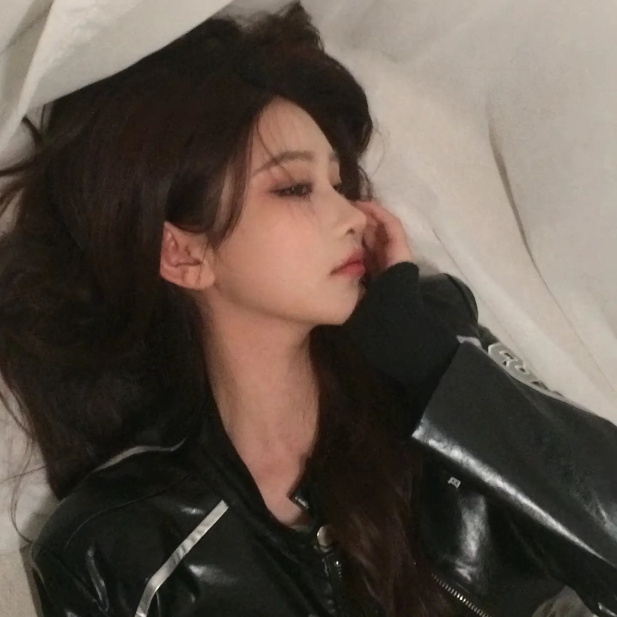 cherryxiaoyiii_'s tweet photo. MOTHER ZHOU IS TOO WAY HAWT🥵 https://t.co/RXx3u7gMo8