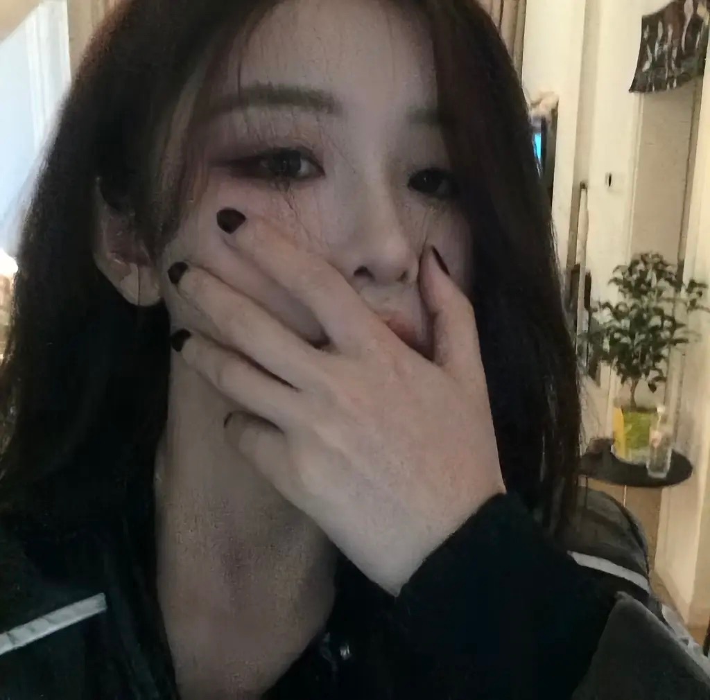 cherryxiaoyiii_'s tweet photo. MOTHER ZHOU IS TOO WAY HAWT🥵 https://t.co/RXx3u7gMo8