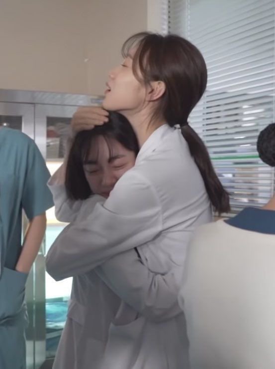 윤아름 차은재 덩치차이 미쳣나봐

>>소주연 157cm 이성경 175cm