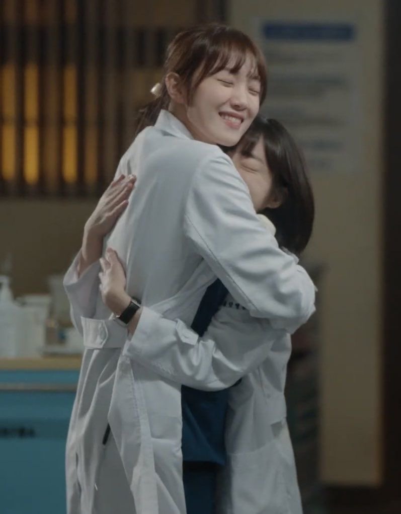 _0nlys2's tweet photo. 윤아름 차은재 덩치차이 미쳣나봐

>>소주연 157cm 이성경 175cm https://t.co/tYsUih7YO8