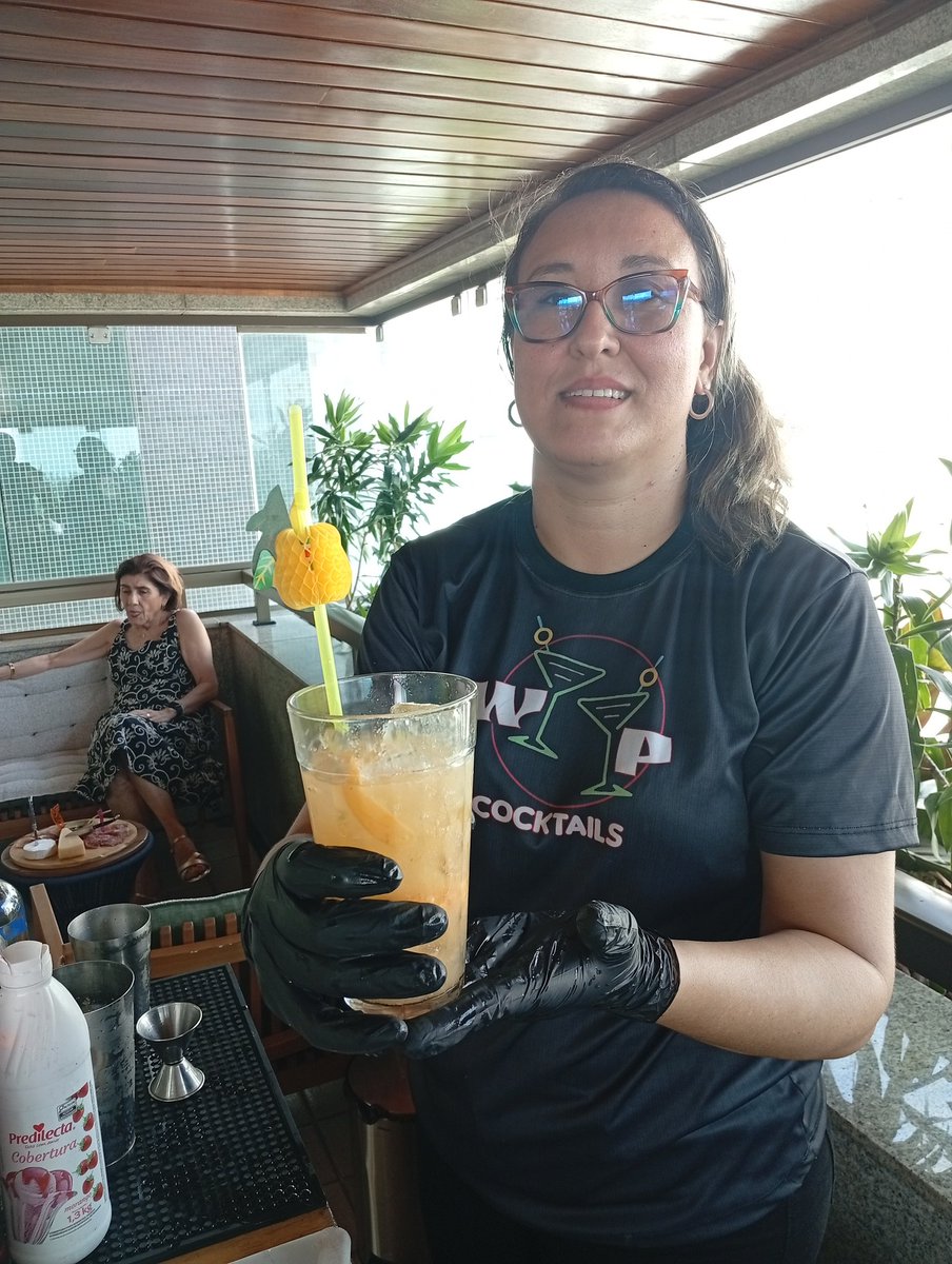 williamsbarman's tweet photo. Williams e Paulo,  🍸✨
A carta de drinks estava impecável:
🍹 Caipirinha, caipirosca e caipifrutas variadas
🍊 Aperol Spritz e Campari Spritz
🍸 Diversos estilos de gin tônica
🍹 Mojito e Sex on the Beach
🥃 Whisky Old Parr 12 anos
🍾 Muito champanhe https://t.co/VZM1UXFtyO