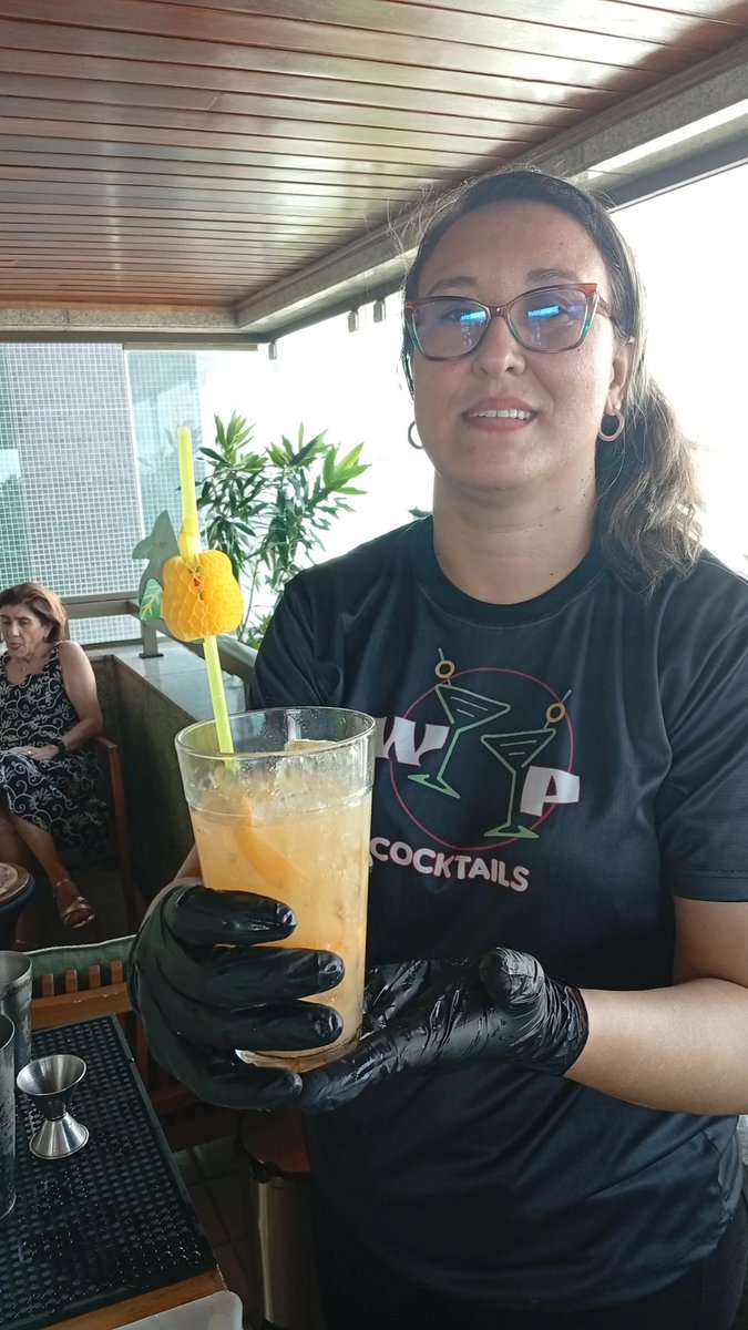 williamsbarman's tweet photo. Williams e Paulo,  🍸✨
A carta de drinks estava impecável:
🍹 Caipirinha, caipirosca e caipifrutas variadas
🍊 Aperol Spritz e Campari Spritz
🍸 Diversos estilos de gin tônica
🍹 Mojito e Sex on the Beach
🥃 Whisky Old Parr 12 anos
🍾 Muito champanhe https://t.co/VZM1UXFtyO