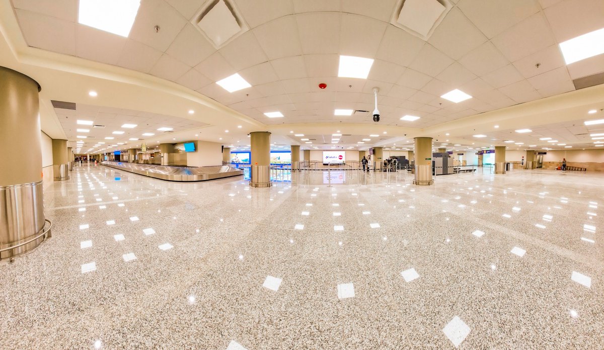 AeropuertoUIO's tweet photo. Un aeropuerto que crece de forma responsable.
La expansión del #AeropuertoUIO fue concebida con una visión de sostenibilidad integral y fué reconocida con la certificación EDGE Advanced.

Este logro permitirá reducir significativamente el impacto ambiental de la operación, con ahorros del 57% de energía, 31% de agua y 26% de huella de carbono, reafirmando nuestro compromiso con una infraestructura aeroportuaria sostenible y de clase mundial. 🌍✈️