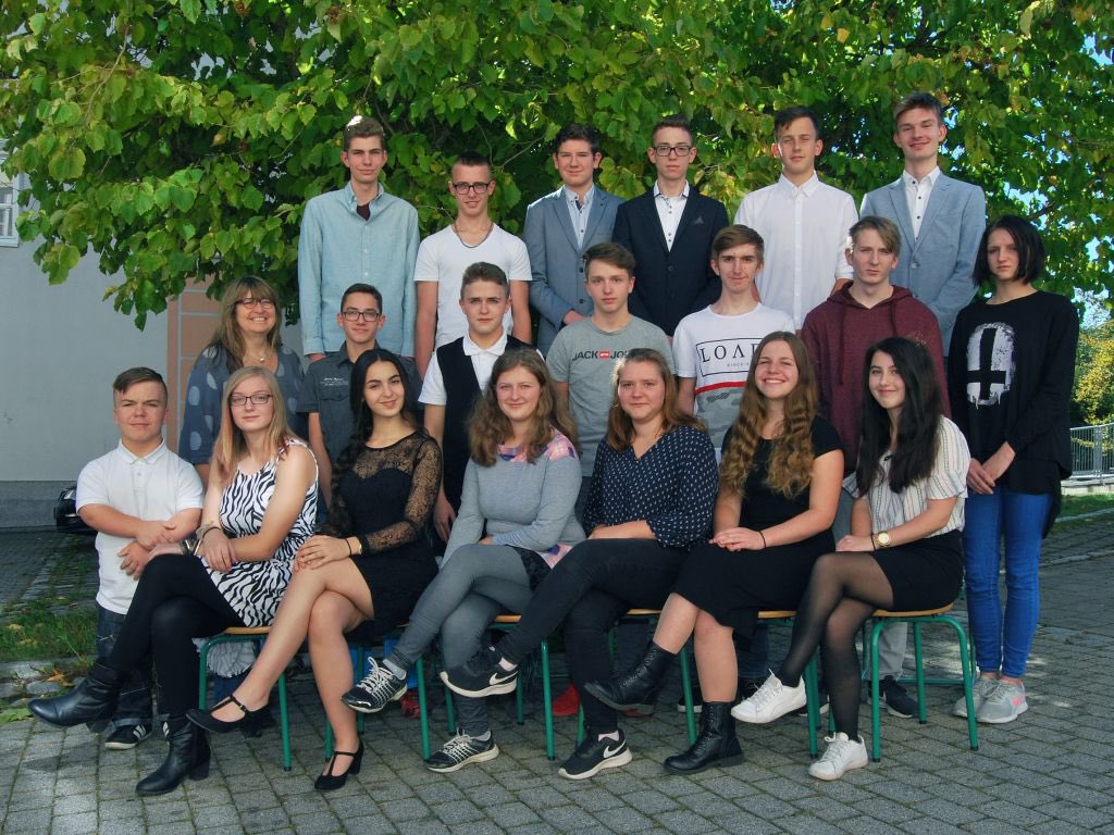 moonlight_mazee's tweet image. Das hier sind typische 16-17 jährige. Keine Ahnung was die Fußballer für Präparate oder Lebensmittel zu sich nehmen, normal ist das nicht.