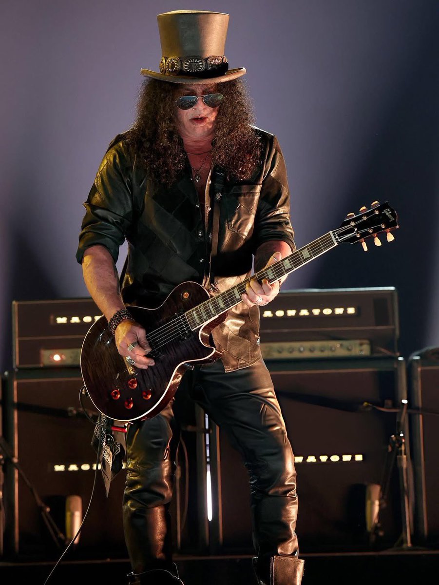 All_about_SLASH's tweet photo. Get @reshare_app • @slashworldarg Slash junto a Dirty Bats tocando ‘War Pigs’ de Black Sabbath en los premios Grammy en Los Angeles, CA. 01 de febrero de 2026.

Foto credito: John Shearer / Kevin Mazur /  JC Olivera

🤘🎩🌎

#slash #grammy #gibsonlespaul #ozzyosbourne #slashlive https://t.co/9kX2ieHC3v