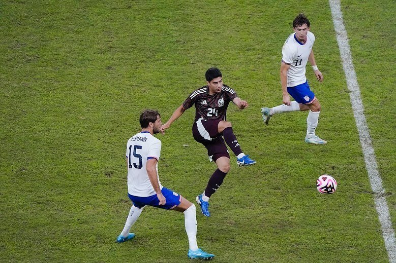 مستقبل الأتلتي !
ثلاثي وسط أتلتيكو السنوات القادمة 😱🔥

🇪🇸 باريوس 22 سنة 
🇪🇸 ميندوزا 20 سنة 
🇲🇽 فارغاس 20 سنة 

خفت وانا مالي دخل