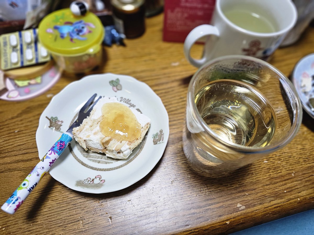 Forex969Sky's tweet photo. おしゃれにケーキ切れたジャムもおしゃれに出来ちゃ　ヨーグルトなのでしばらくしてお腹ぐるぐるしたけど…(´・ω・｀) https://t.co/pfnzulWK3z