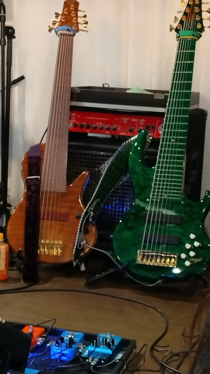 Takamizawaizumi's tweet photo. 🎸TRAFFICINFORMATION
今年第1回目(通算140回目)のLIVEが無事におわりました!!
本日も最高〜の音浴🎶😆
音楽⋯字の通り音を楽しんで参りました⋯次回は、5月20日
#TRAFFICINFORMATION https://t.co/0tBD3FvQFD